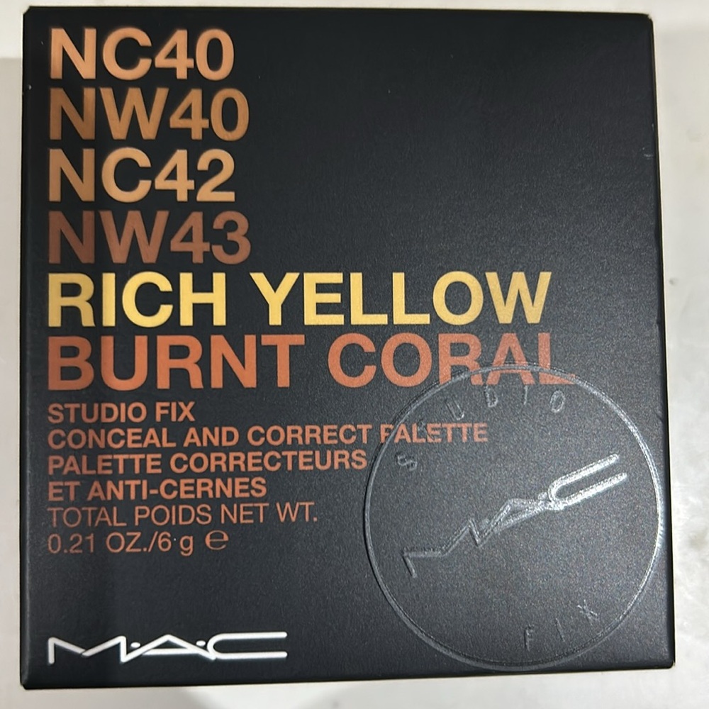 COPY - MAC: STUDIO FIX CONCEAL AND CORRECT PALETTE - Medium Deep
